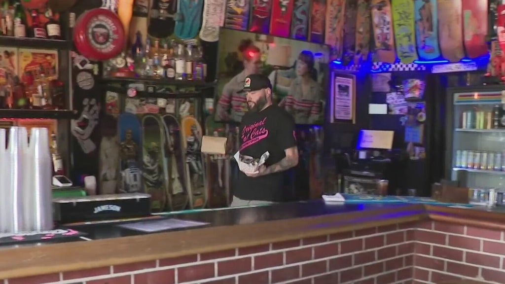 Fort Lauderdale proposes earlier closing times for downtown bars, facing pushback from business owners — CBS Miami, Hillsborough Dining news