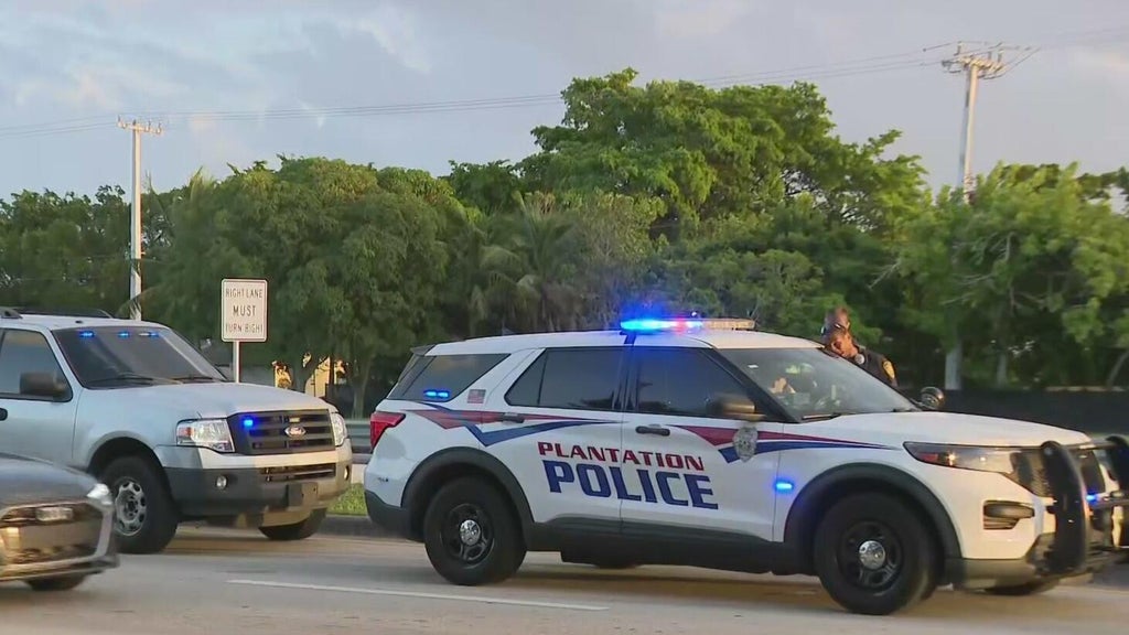 Deadly motorcycle crash shuts down lanes in Plantation — CBS Miami, Hillsborough Community news