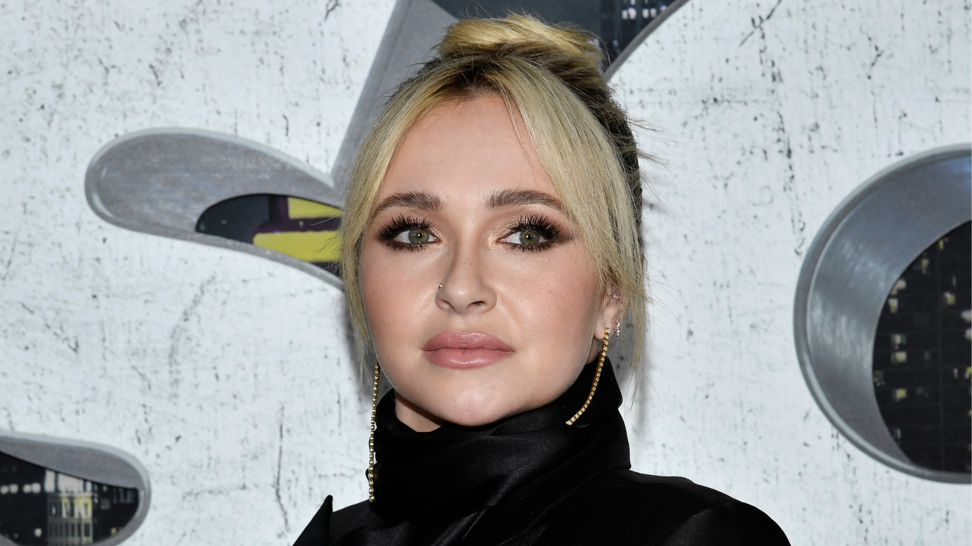 911 call reveals frantic response at address where Hayden Panettiere was found unresponsive
       — ABC 7 Bay Area, Hillsborough Community news