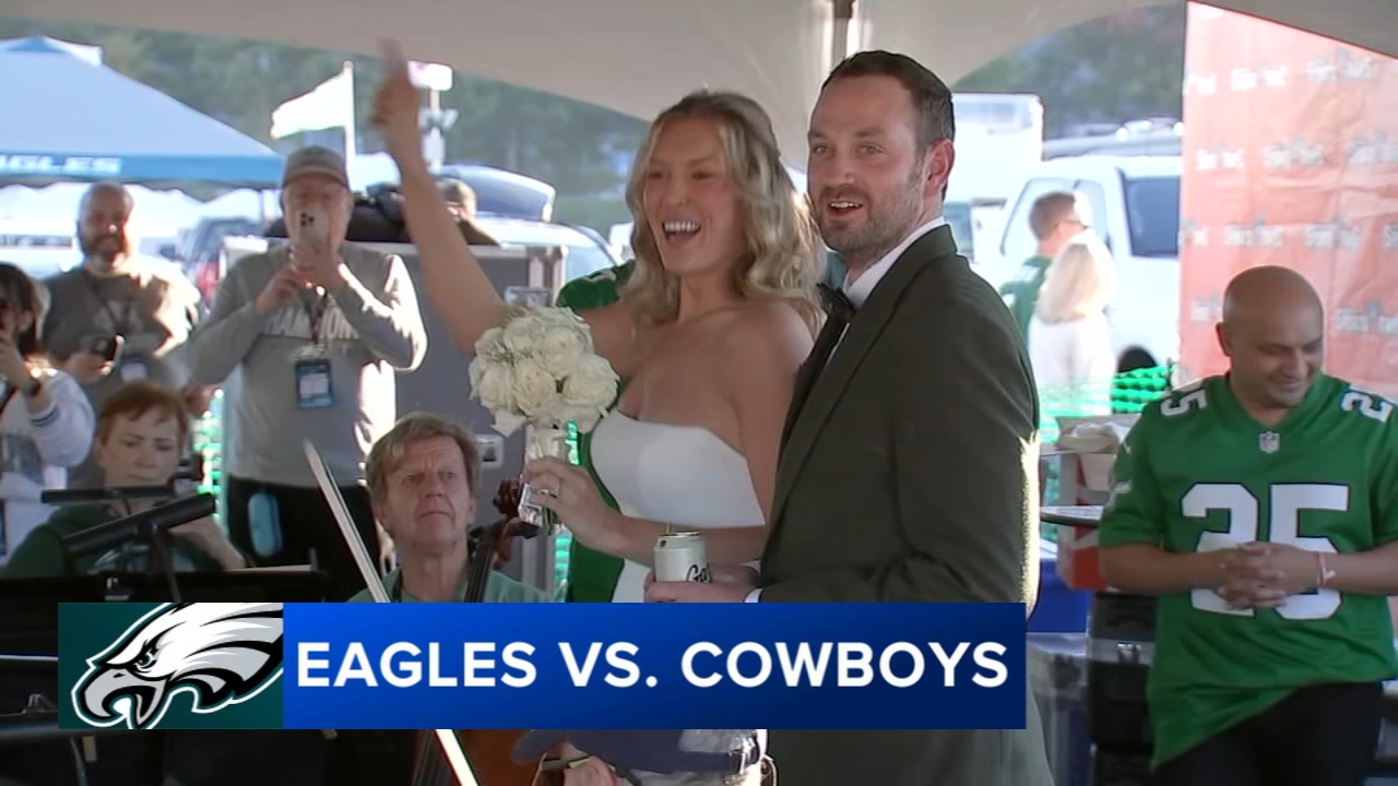 Chicago couple Lindsey Carl, Brandon Byrd get married at Philadelphia Eagles tailgate before MNF
       — Hillsborough Community news