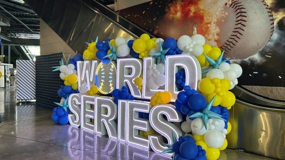 Scenes from outside the stadium| World Series Game 1 gallery — Fox 11 Green Bay Local, Hillsborough Arts news
