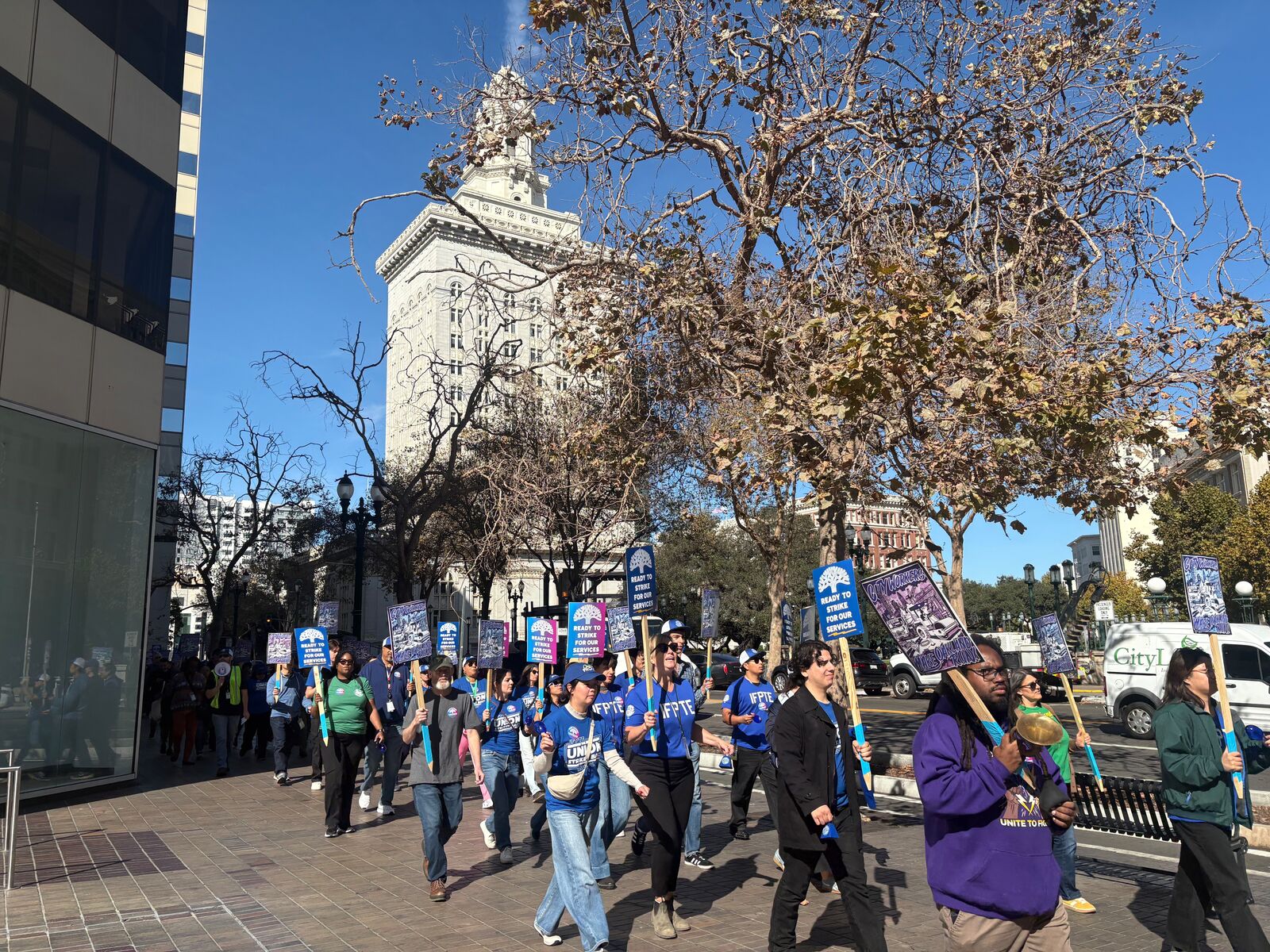 Oakland city workers will strike Nov. 5 if no deal is reached — Hillsborough Community news