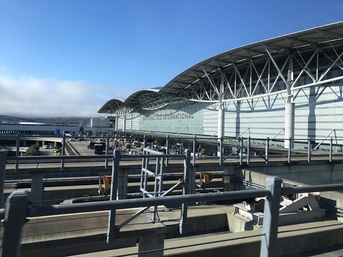 SFO-Bound Flight Makes Emergency Landing Over Odor: Report — Hillsborough Community news