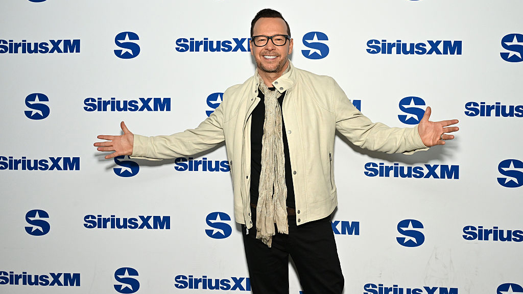 Donnie Wahlberg says he was aboard private jet that ran off Vegas runway: 'God covered us' — KTVU FOX 2 Bay Area, Hillsborough Community news